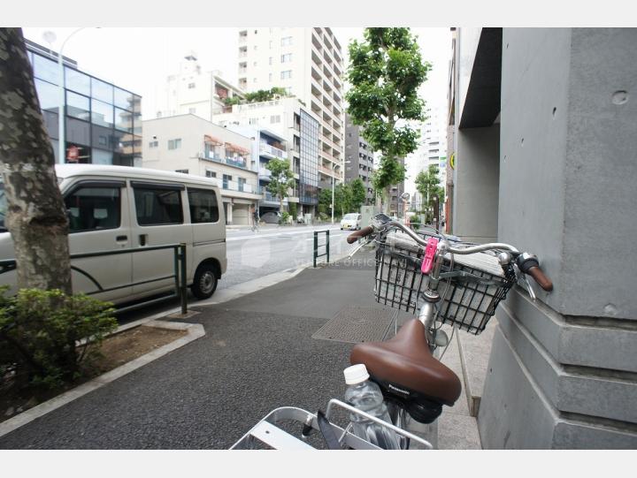 ビルの前の通り【ドエル東榎木】