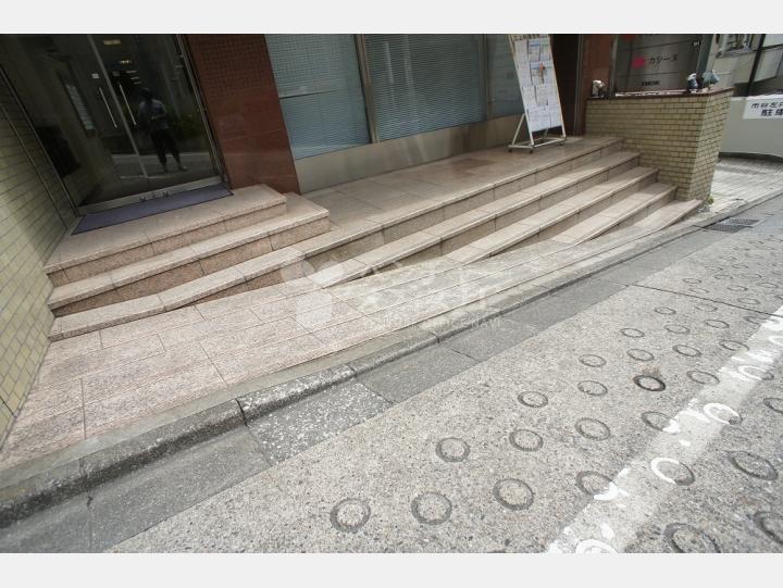 入口　【井門市ヶ谷左内坂ビル】