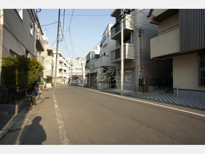 物件前の通り　【ハイツ太陽】