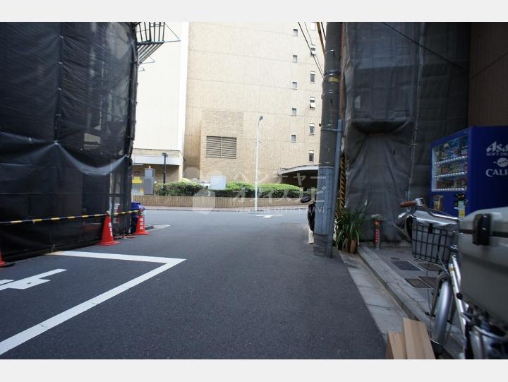 建物前通り【フォレスタ】