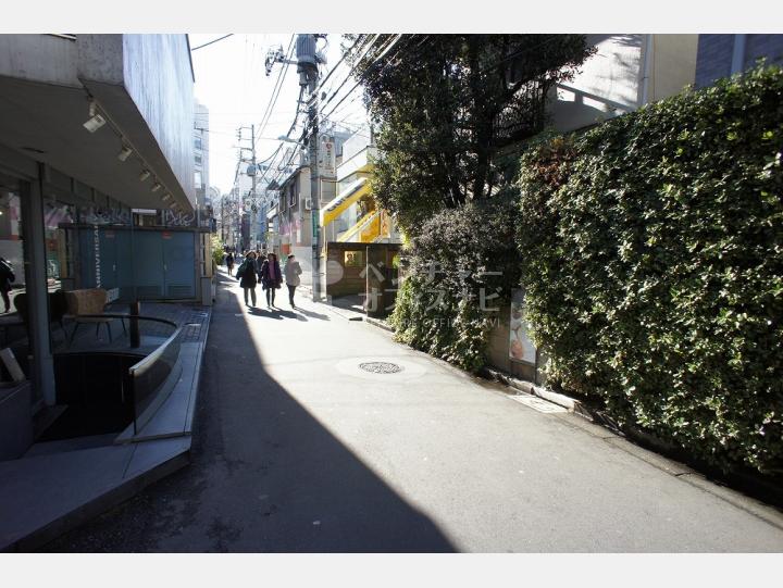 物件前の通り 【ルシード神宮前】