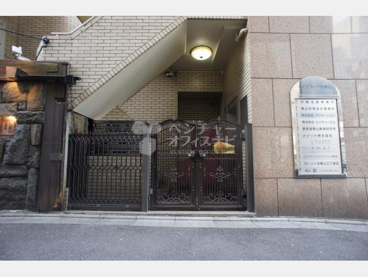 入口　【バイナリー・北青山】