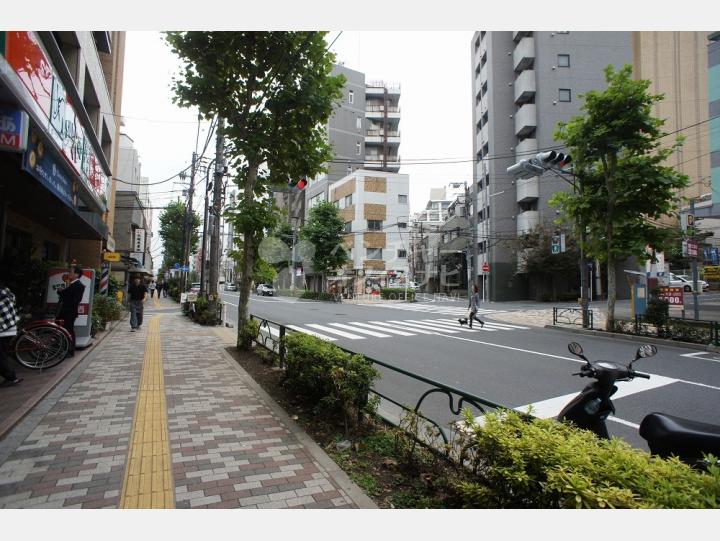 前面道路【プレム・プラーナ】