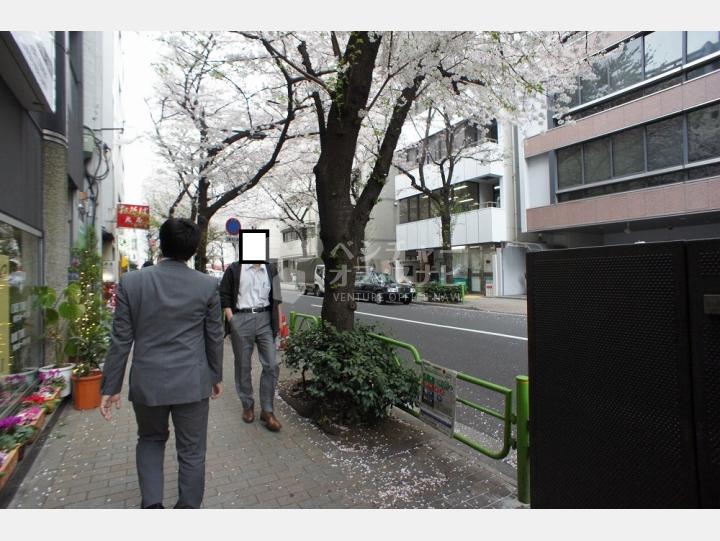 建物前通り【朝日ビル】