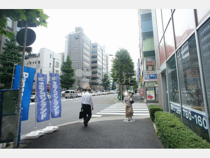 前面道路【アイオス秋葉原】