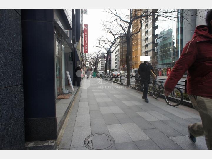 前面道路【HF九段南ビルディング】