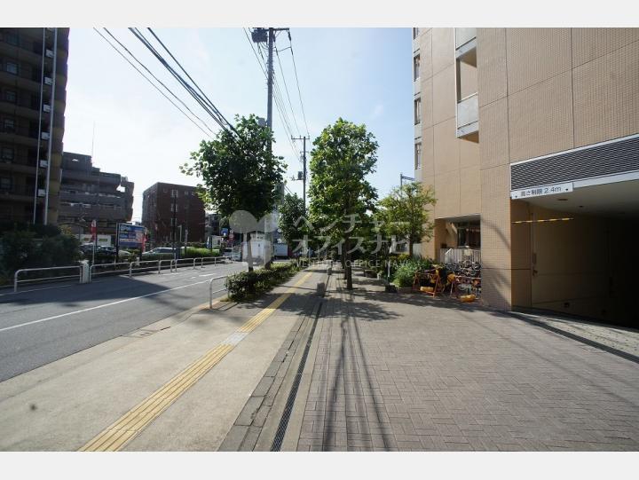 ビルの前の通り【Jタワー】