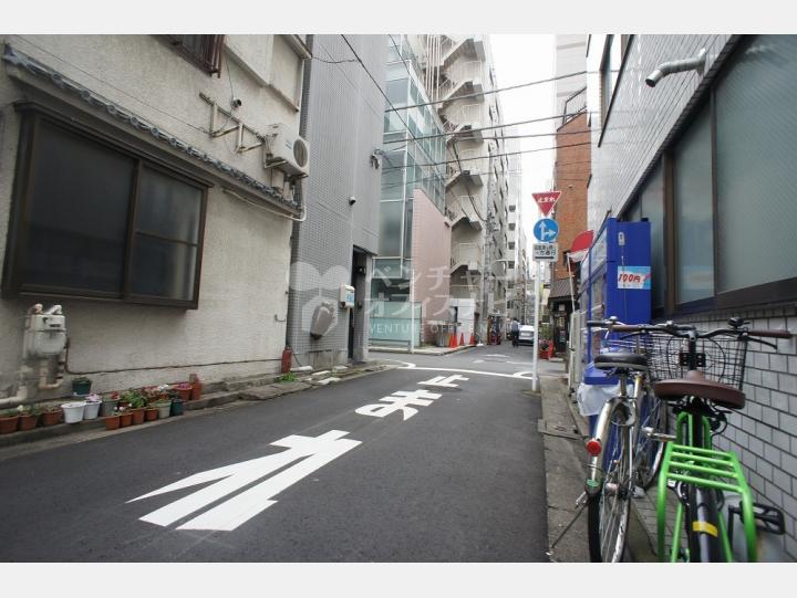 物件前通り【紀伊国屋ビル】