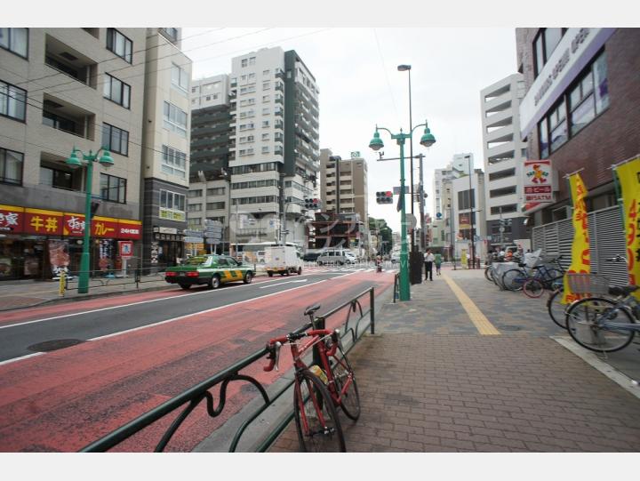 物件前の通り【ワールドビジネスセンター新宿】