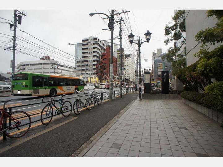 ビル前面道路【ハリファックスビル】
