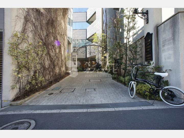 入口前通路【瑞鳥ビル】