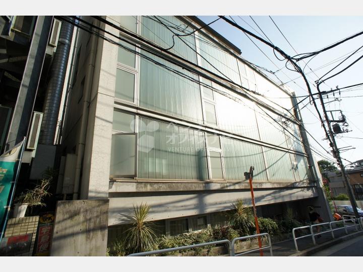 通りに面した外観 【南青山スタジオフラット(MINAMI AOYAMA STUDIO FLAT)】
