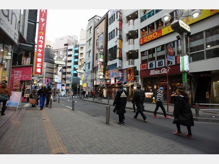 物件前通り【渋谷エメラルドビル】