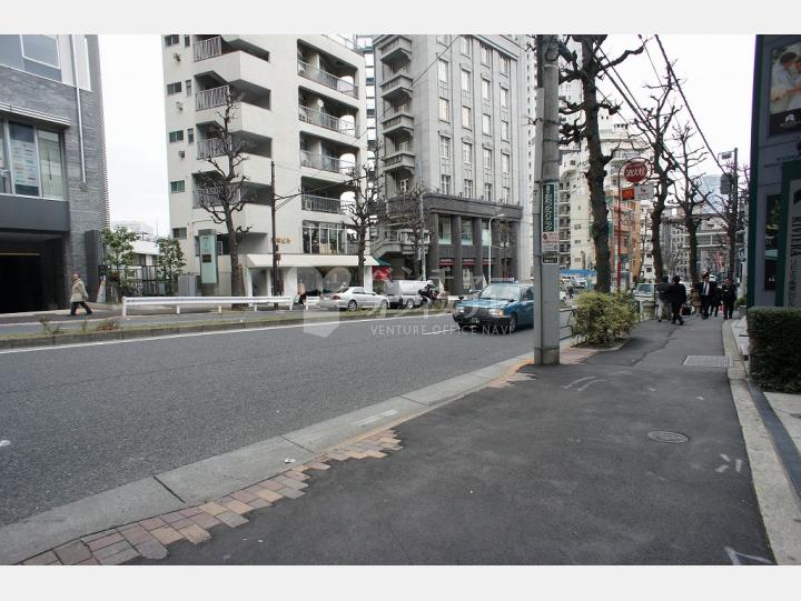 外苑西通り 【青山コンパルビル(AOYAMA COMPAL BLD.)】
