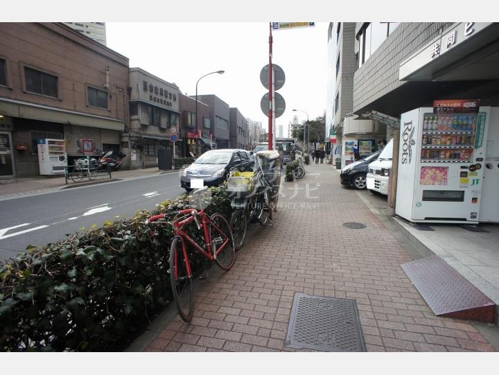 物件前の通り【喜助お茶の水ビル(旧共同ビル万世)】