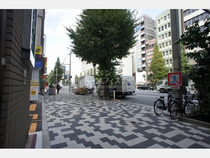 前面道路【緒方ビル】