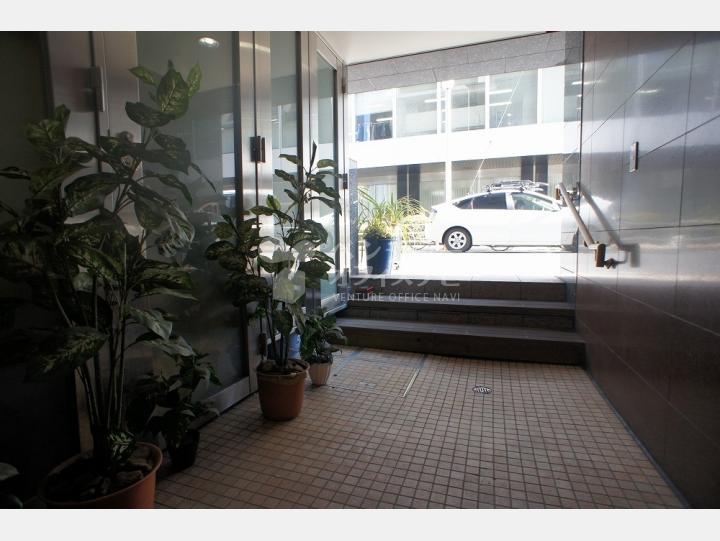 建物内からの出入口【銀座さ可井小川ビル】