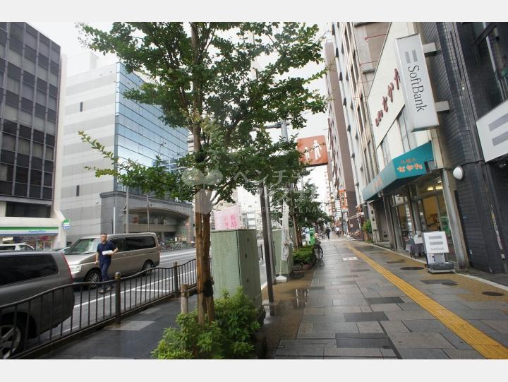 ビルの前の通り【ヒューリック東上野ビル】