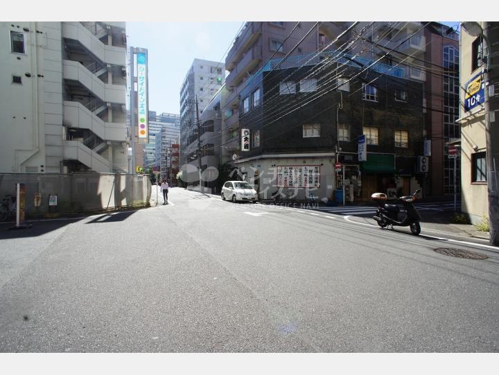 ビルの前の通り【伊藤ビル】