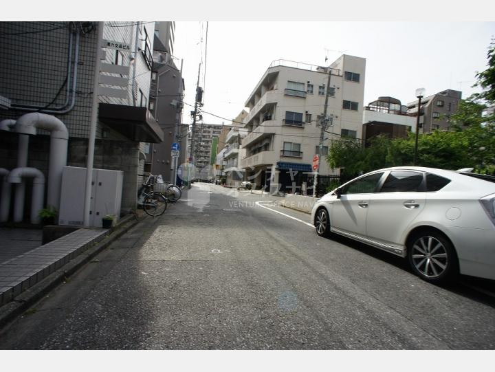 建物前の道路【第六文成ビル】