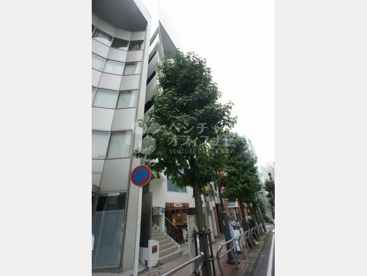 外観【ひきだしの様な家にビル】