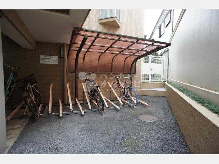 屋根付き駐輪場 【ビューネ南青山ヒルズ】