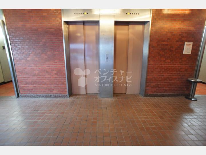エレベーター　【千駄ヶ谷ホリタン】