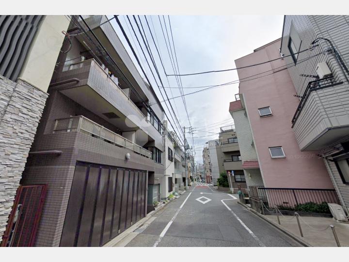 【前面道路】ファインズコート北新宿