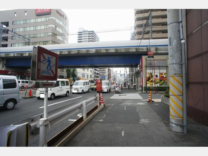 ビルの前の通り【東京日産西五反田ビル】
