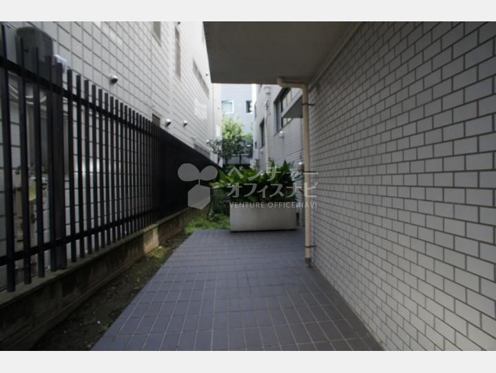 入口【スタジオフラット】