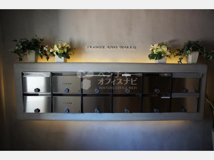 エントランス メールボックス 【FLOOR&WALLS中野坂上(FLOOR AND WALLS)】