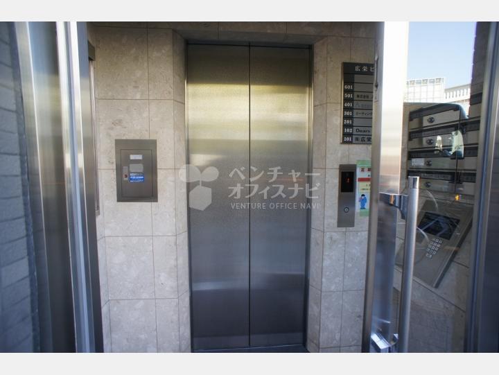 エレベーター・会社案内板【広栄ビル】