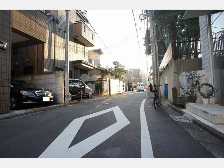 前面道路【ＤＨビル】