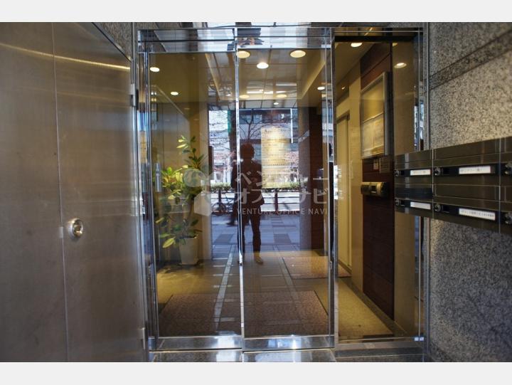 物件入口【三田レオマビル】