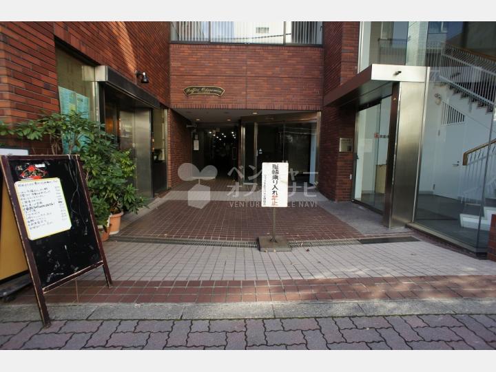 入口正面【ラフィネお茶の水】
