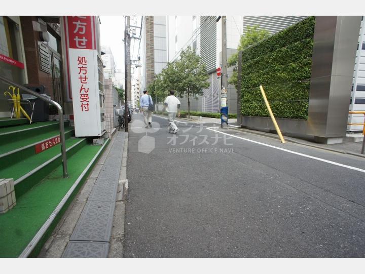ビル前面道路【メディコ西新橋ビル】