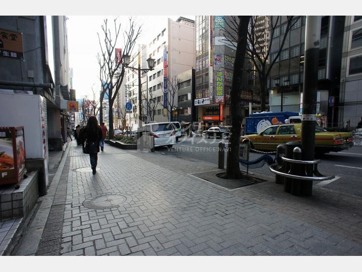物件前通り【グローリア渋谷ビル】