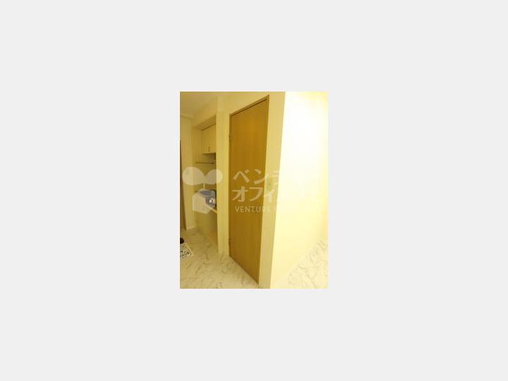 219トイレ入口【DIKマンション新橋】