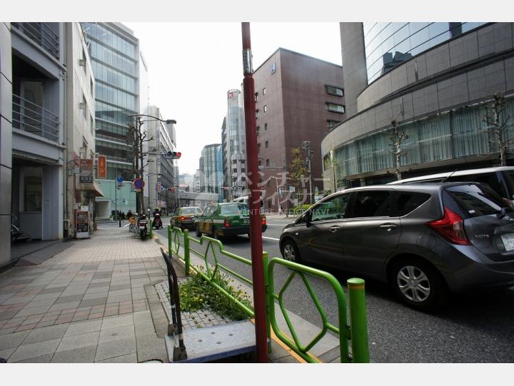 建物前通り【JSQUARE日本橋】