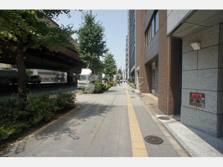 建物前の通り【神田岩本町プラザビル】