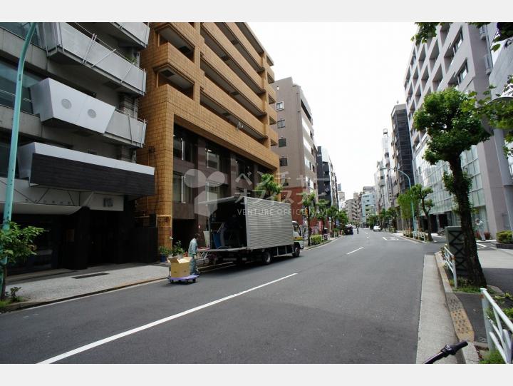 物件前の通り 【ウインズビル】