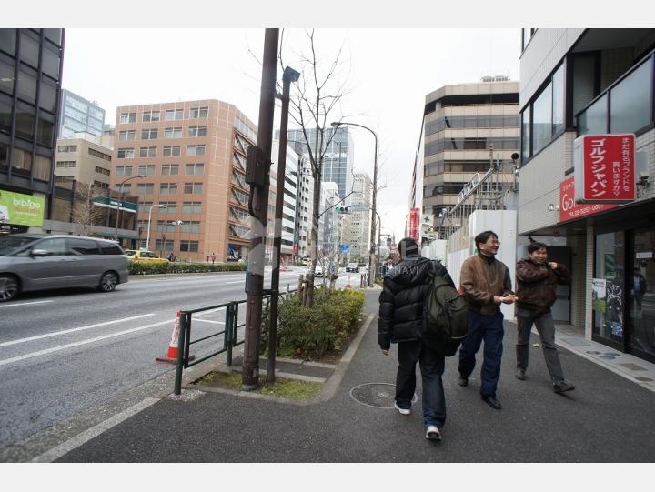 前面道路【長友ランディックビル】