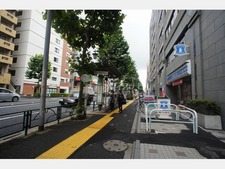 物件前の通り【新宿ラムダックスビル】