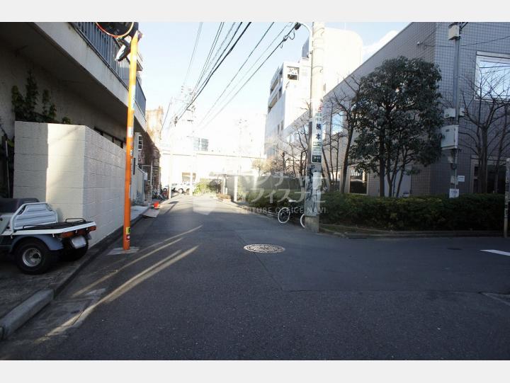 物件前通り【マンションうぐいす】