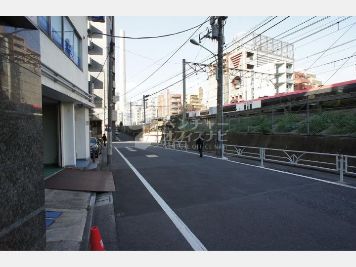 前面道路【NSビル】