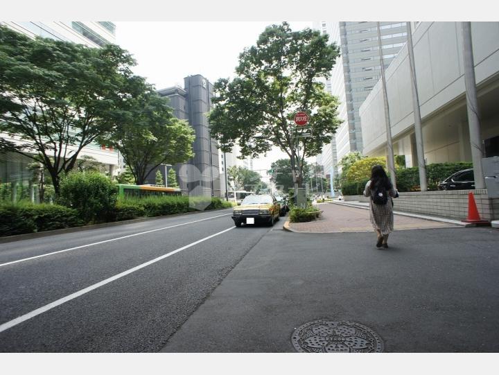 前面道路【京王プラザホテル　南館】