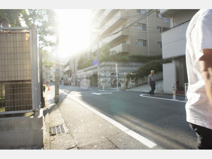 前面道路【カザマビル】