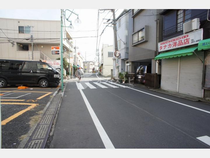 前面道路【ハウスランドビル】