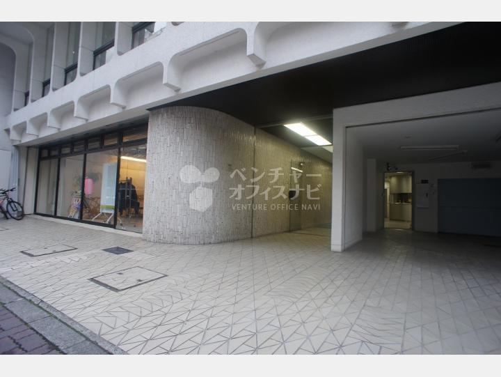 外観・入り口【三東ビル】