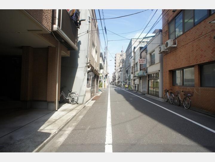 ビルの前の通り【三翠ビル】